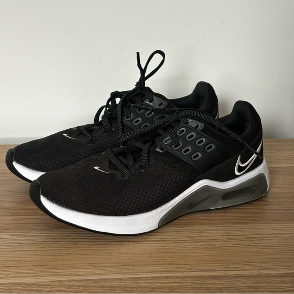 Nike Shoes - Women's Nike Sneakers Size 7